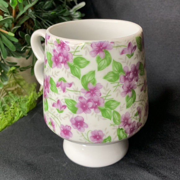 Vintage signed Inarco Tea / coffee Cup with Purple Violets / flowers - Picture 2 of 8